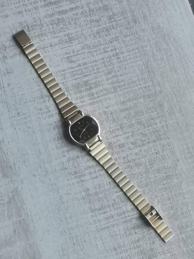 ELEGANT LADIES POISE GOLD WATCH IN EXCELLENT WORKING CONDITION