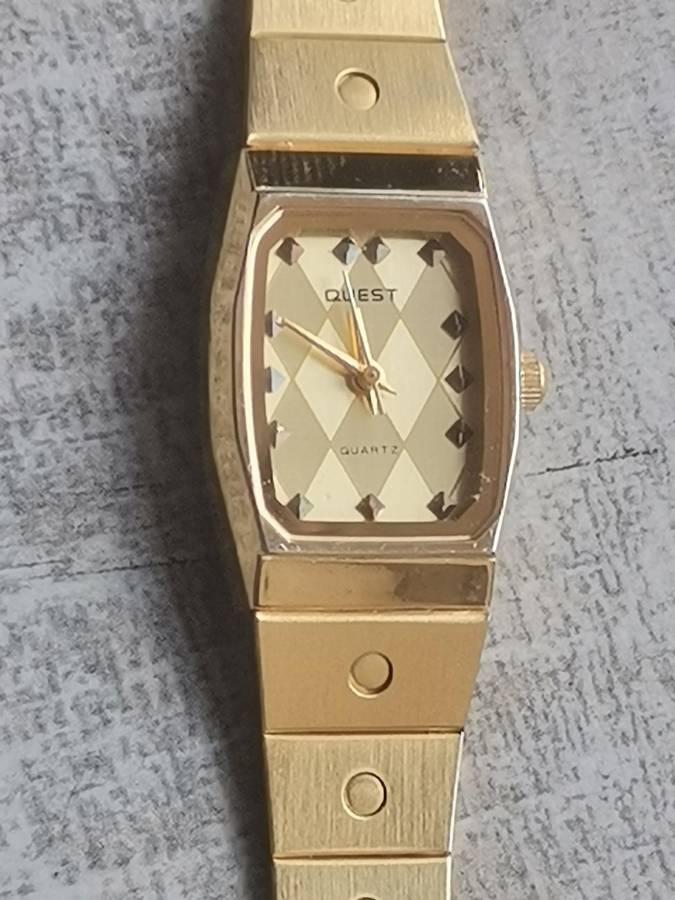 LADIES GOLD QUEST WATCH IN EXCELLENT WORKING CONDITION