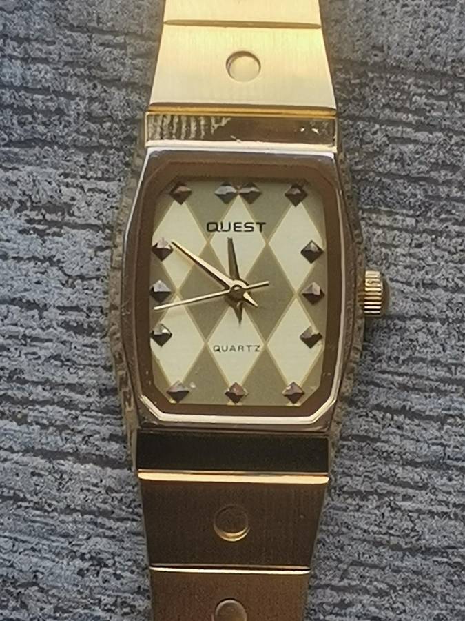 LADIES GOLD QUEST WATCH IN EXCELLENT WORKING CONDITION
