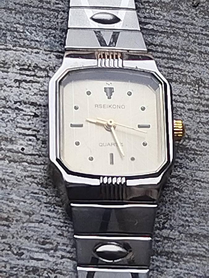 LADIES RSEIKONO STAINLESS STEEL WATCH IN EXCELLENT WORKING CONDITION