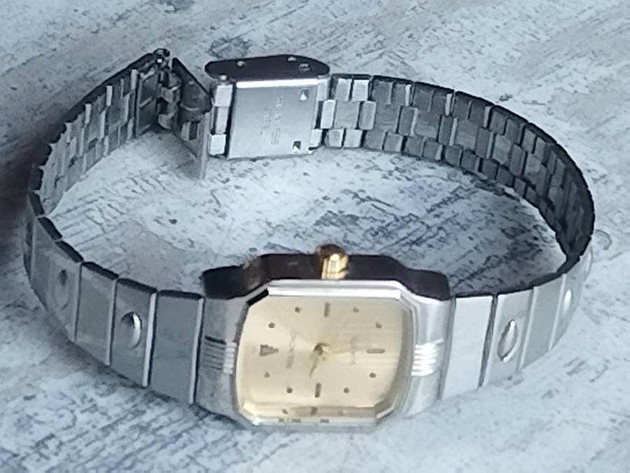 LADIES RSEIKONO STAINLESS STEEL WATCH IN EXCELLENT WORKING CONDITION