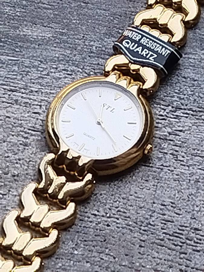 MENS GOLD STL WATCH IN EXCELLENT CONDITION - NEW OLD STOCK