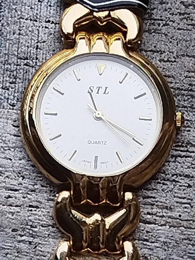 MENS GOLD STL WATCH IN EXCELLENT CONDITION - NEW OLD STOCK