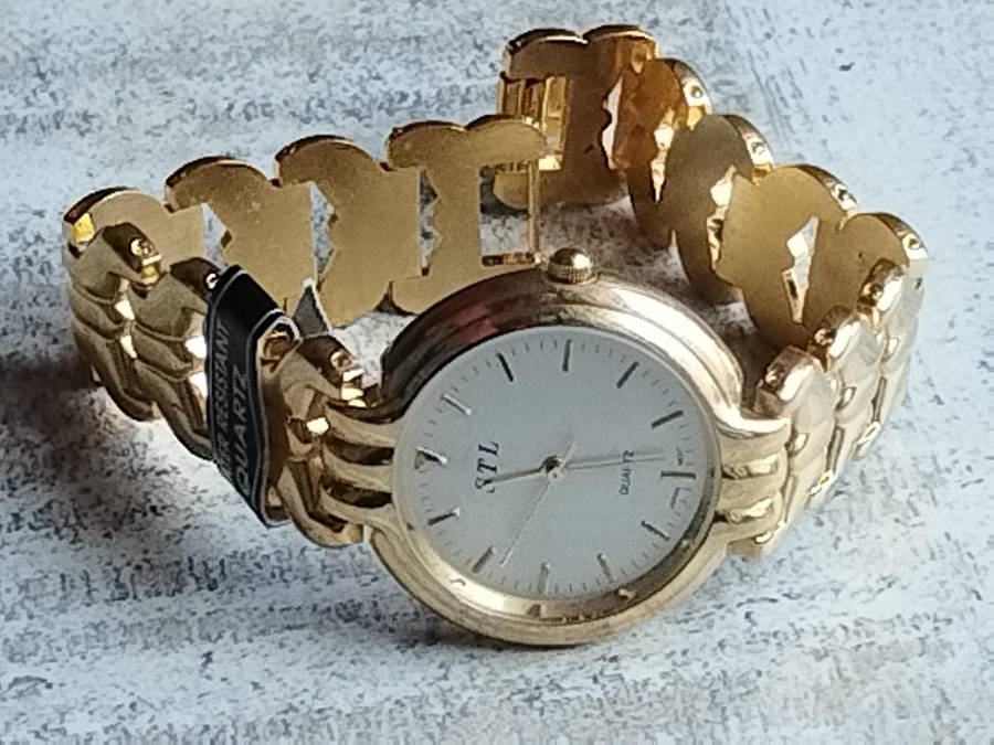 MENS GOLD STL WATCH IN EXCELLENT CONDITION - NEW OLD STOCK