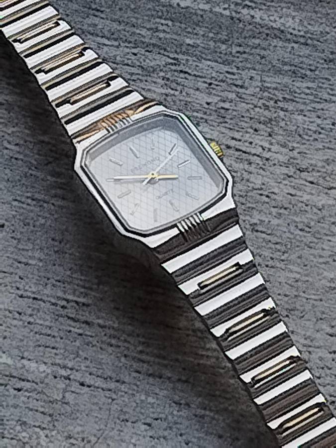 LADIES RSEIKONO STAINLESS STEEL WATCH IN EXCELLENT WORKING CONDITION