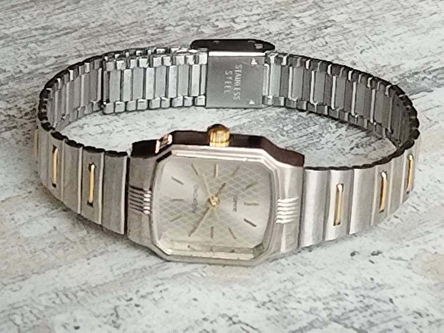 LADIES RSEIKONO STAINLESS STEEL WATCH IN EXCELLENT WORKING CONDITION