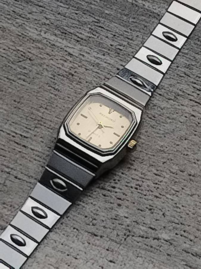 LADIES RSEIKONO STAINLESS STEEL WATCH IN EXCELLENT WORKING CONDITION