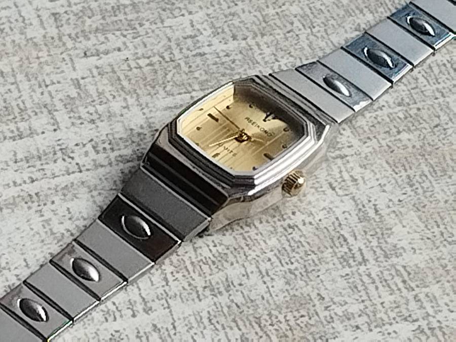 LADIES RSEIKONO STAINLESS STEEL WATCH IN EXCELLENT WORKING CONDITION