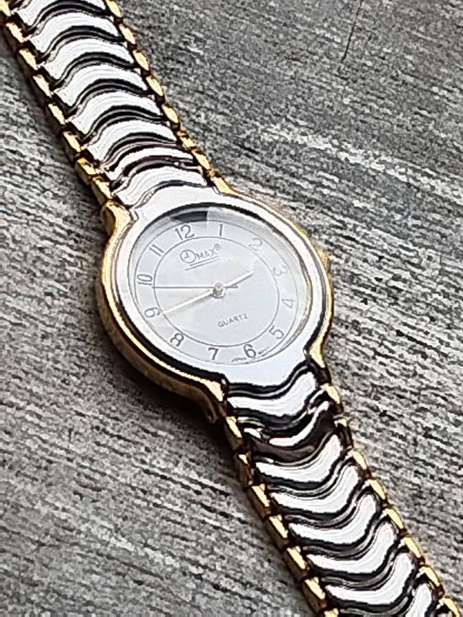MENS VINTAGE OMAX WATCH IN EXCELLENT WORKING CONDITION - NEW OLD STOCK