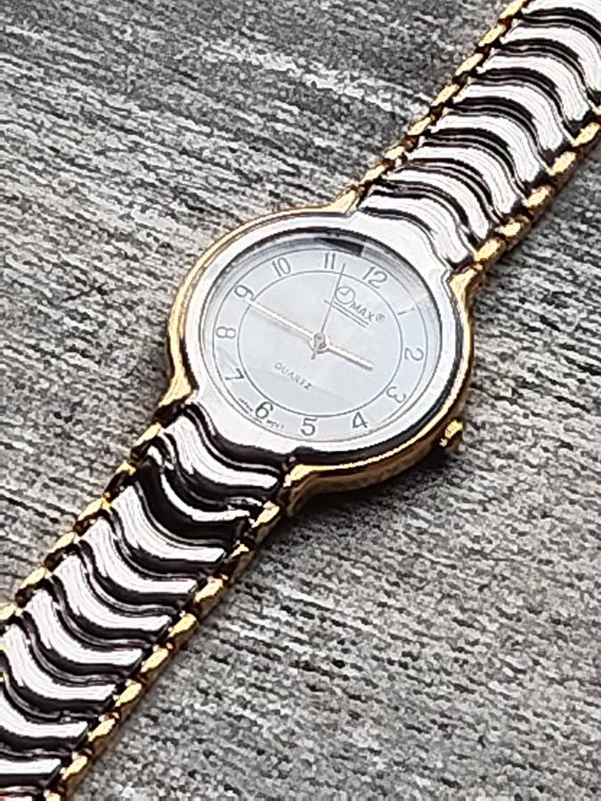 MENS VINTAGE OMAX WATCH IN EXCELLENT WORKING CONDITION - NEW OLD STOCK