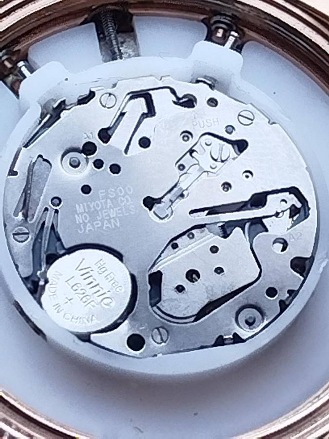 MENS NIXON GOLD PLATED VERY HEAVY WATCH IN EXCELLENT WORKING CONDITION