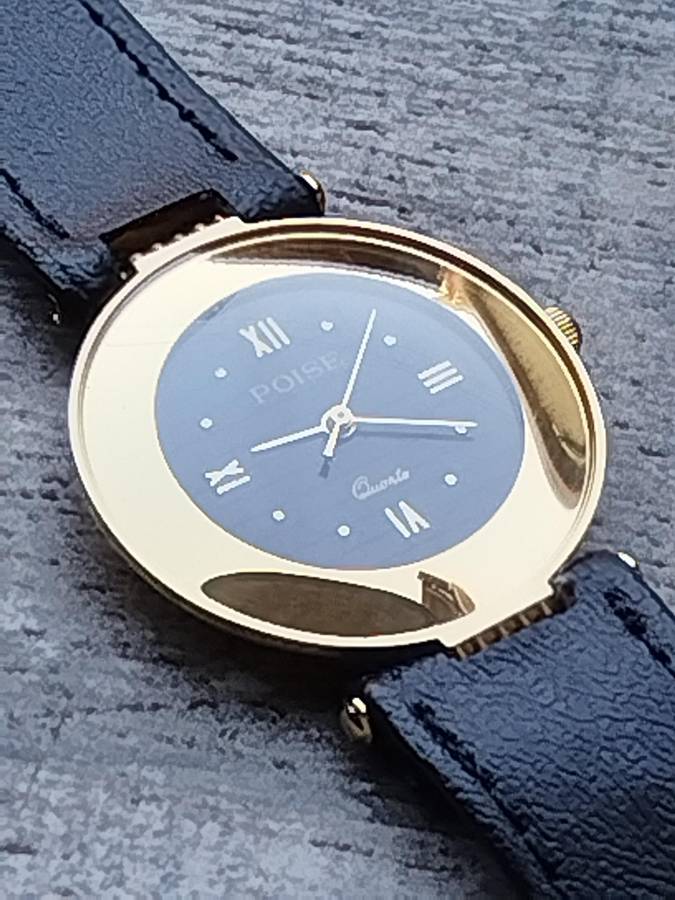 STUNNING AND ELEGANT LADIES POISE GOLD WATCH IN EXCELLENT WORKING CONDITION