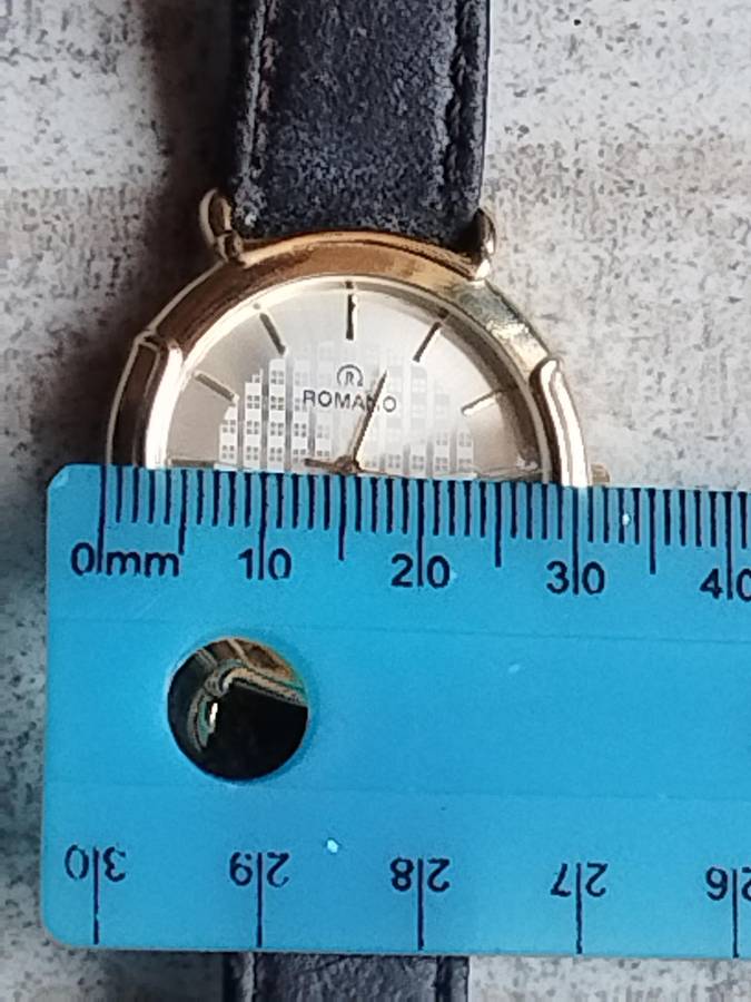 MENS GOLD ROMANO WATCH WITH 2 FREE STRAPS IN EXCELLENT WORKING CONDITION