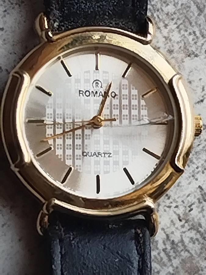 MENS GOLD ROMANO WATCH WITH 2 FREE STRAPS IN EXCELLENT WORKING CONDITION