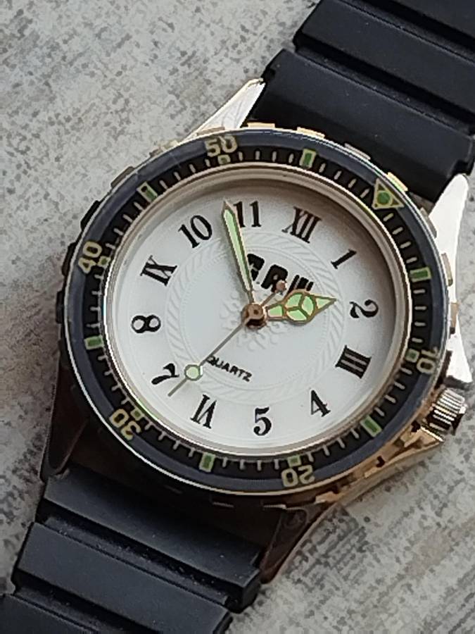 MENS AND LADIES WATCH SET BOTH IN EXCELLENT WORKING CONDITION