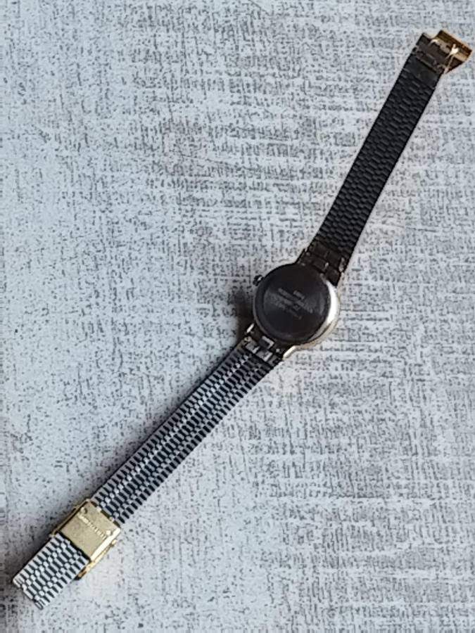 LADIES ALL GOLD POISE WATCH IN EXCELLENT WORKING CONDITION