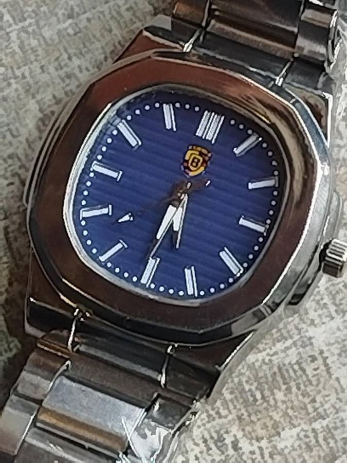 MENS BIG BULKY ALL STAINLESS STEEL FASHION WATCH IN EXCELLENT WORKING CONDITION