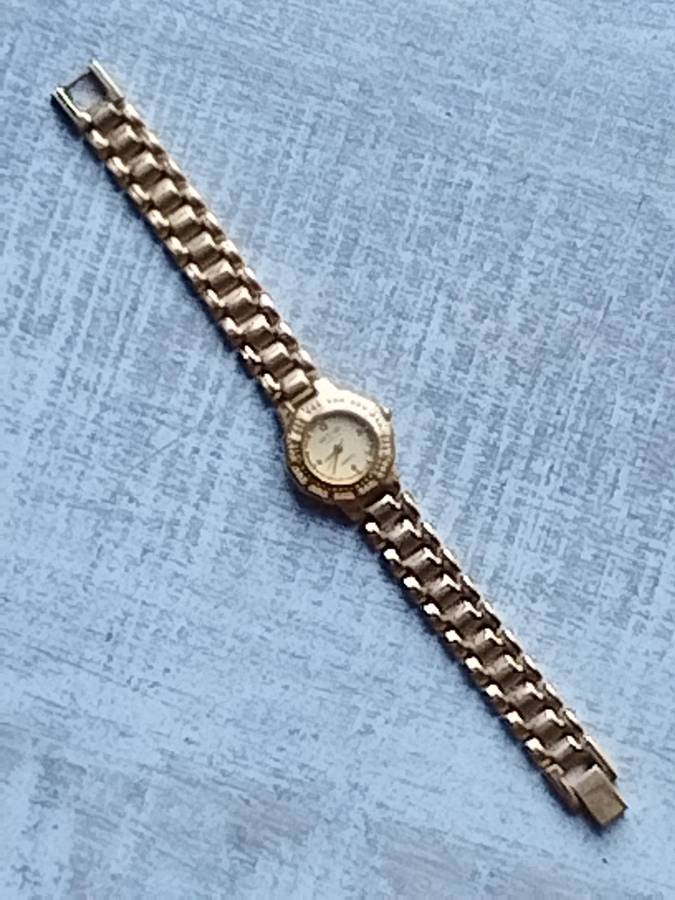 LADIES WESTAR 22K GOLD PLATED WATCH IN EXCELLENT WORKING CONDITION