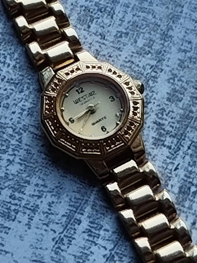 LADIES WESTAR 22K GOLD PLATED WATCH IN EXCELLENT WORKING CONDITION