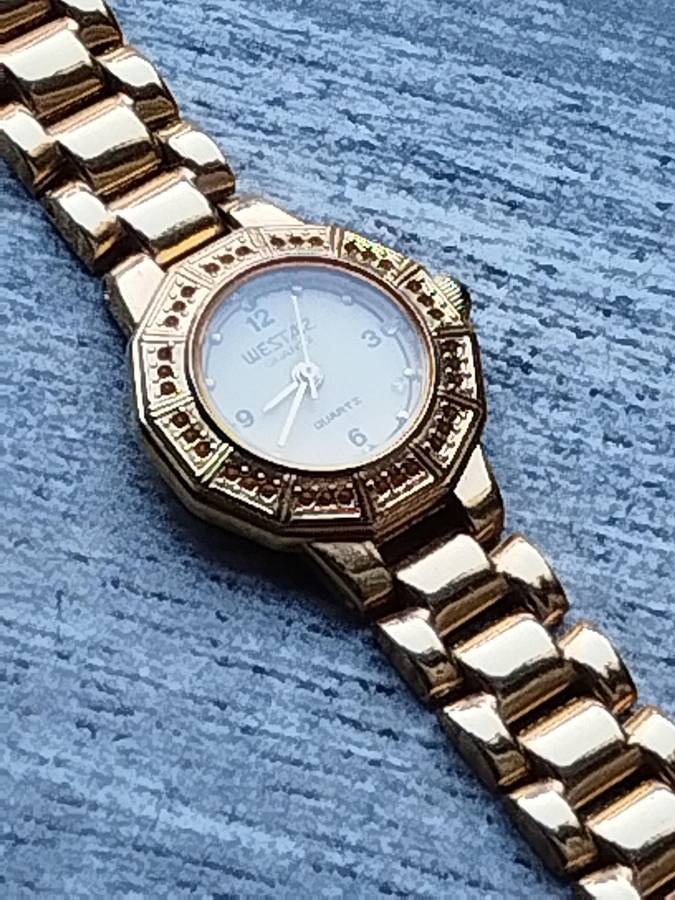 LADIES WESTAR 22K GOLD PLATED WATCH IN EXCELLENT WORKING CONDITION