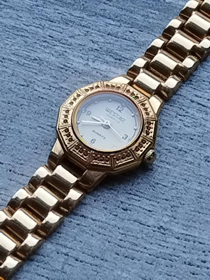 LADIES WESTAR 22K GOLD PLATED WATCH IN EXCELLENT WORKING CONDITION