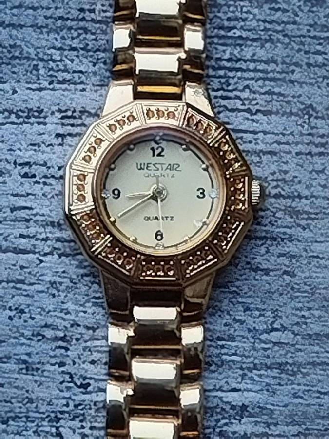 LADIES WESTAR 22K GOLD PLATED WATCH IN EXCELLENT WORKING CONDITION