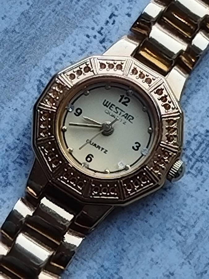 LADIES WESTAR 22K GOLD PLATED WATCH IN EXCELLENT WORKING CONDITION