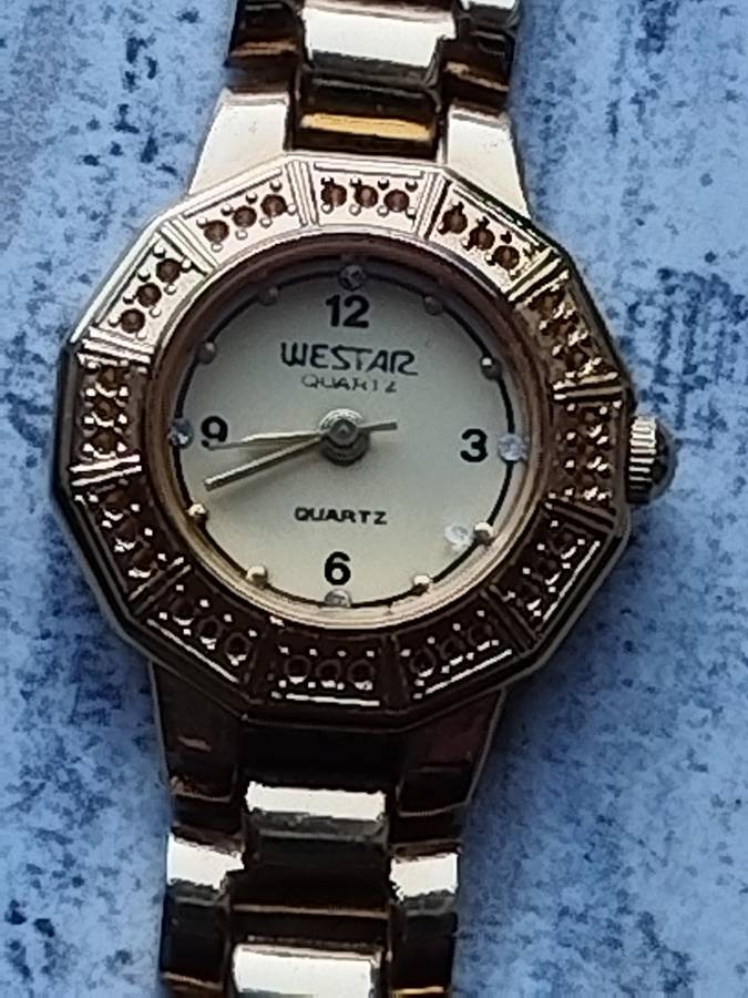 LADIES WESTAR 22K GOLD PLATED WATCH IN EXCELLENT WORKING CONDITION