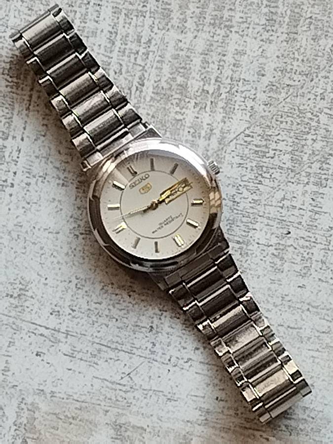 MENS SEIKO WATCH IN EXCELLENT WORKING CONDITION - READ DESCRIPTION