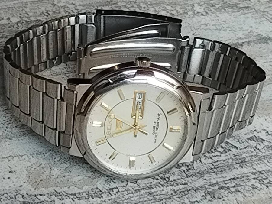 MENS SEIKO WATCH IN EXCELLENT WORKING CONDITION - READ DESCRIPTION