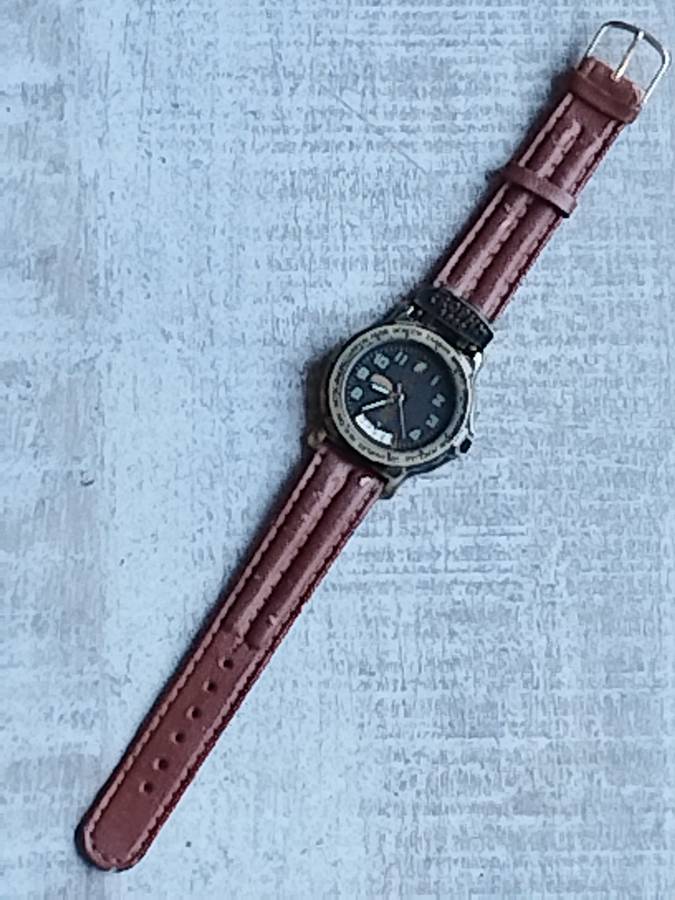 MENS VINTAGE TROPHY 2000 WATCH IN EXCELLENT WORKING CONDITION