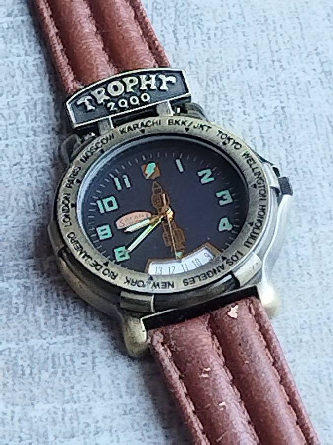 MENS VINTAGE TROPHY 2000 WATCH IN EXCELLENT WORKING CONDITION