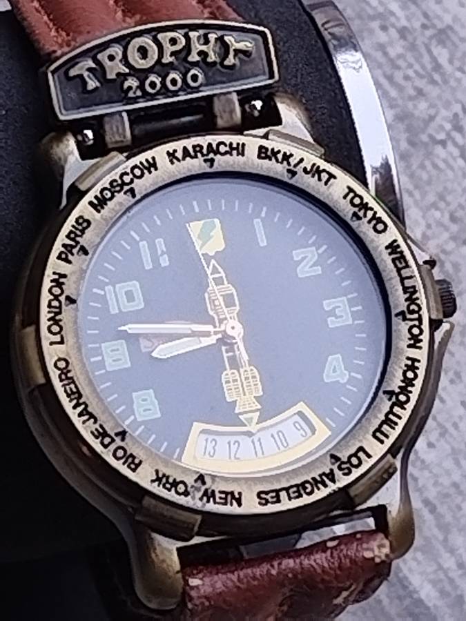 MENS VINTAGE TROPHY 2000 WATCH IN EXCELLENT WORKING CONDITION