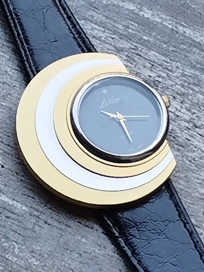 STUNNING LE VAN LADIES GOLD AND SILVER WATCH IN EXCELLENT WORKING CONDITION