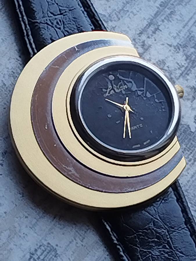 STUNNING LE VAN LADIES GOLD AND SILVER WATCH IN EXCELLENT WORKING CONDITION