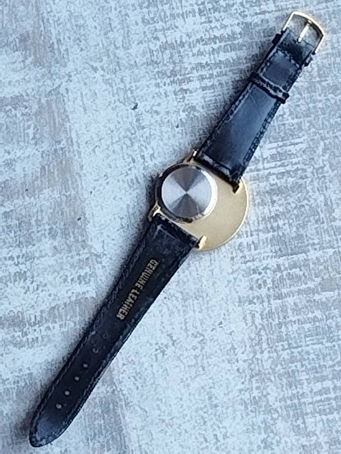 STUNNING LE VAN LADIES GOLD AND SILVER WATCH IN EXCELLENT WORKING CONDITION