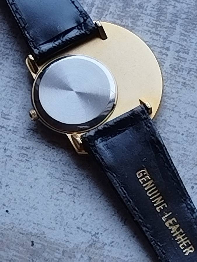 STUNNING LE VAN LADIES GOLD AND SILVER WATCH IN EXCELLENT WORKING CONDITION