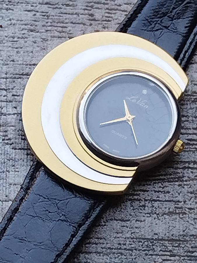 STUNNING LE VAN LADIES GOLD AND SILVER WATCH IN EXCELLENT WORKING CONDITION