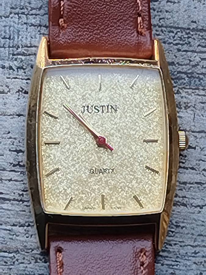 LADIES GOLD JUSTIN WATCH IN EXCELLENT WORKING CONDITION