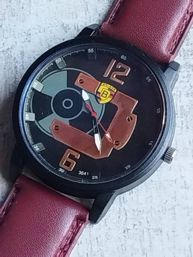 MENS BULKY BAISHA FASHION WATCH IN EXCELLENT WORKING CONDITION