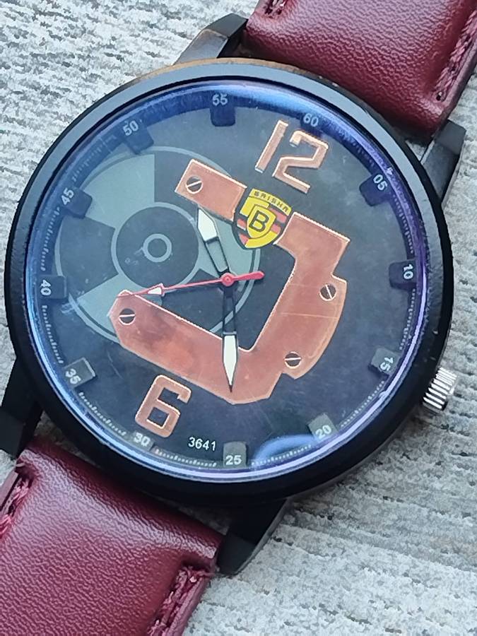 MENS BULKY BAISHA FASHION WATCH IN EXCELLENT WORKING CONDITION
