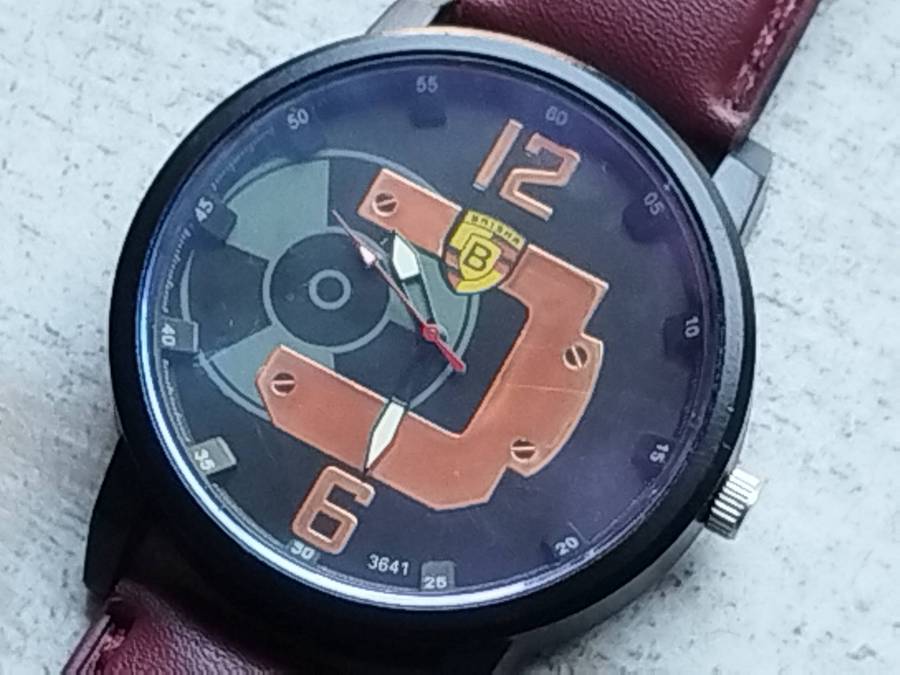 MENS BULKY BAISHA FASHION WATCH IN EXCELLENT WORKING CONDITION