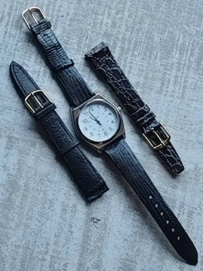 MENS VINTAGE OMAX WATCH WITH 2 FREE GENUINE LEATHER STRAPS