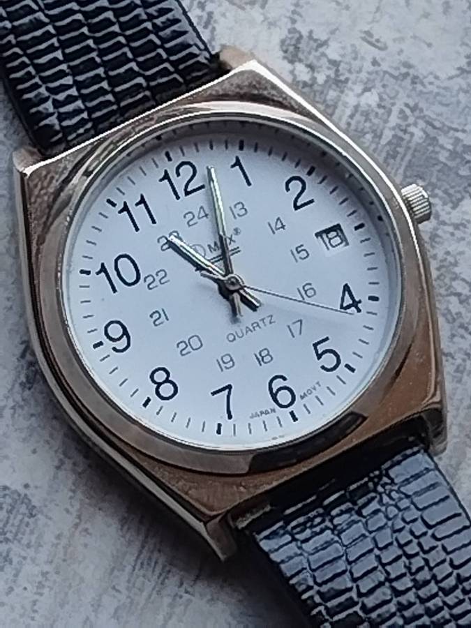 MENS VINTAGE OMAX WATCH WITH 2 FREE GENUINE LEATHER STRAPS