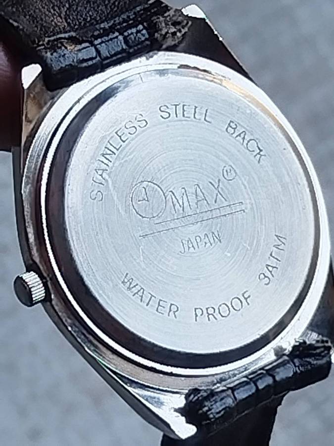 MENS VINTAGE OMAX WATCH WITH 2 FREE GENUINE LEATHER STRAPS