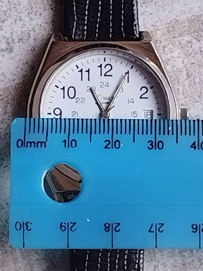 MENS VINTAGE OMAX WATCH WITH 2 FREE GENUINE LEATHER STRAPS