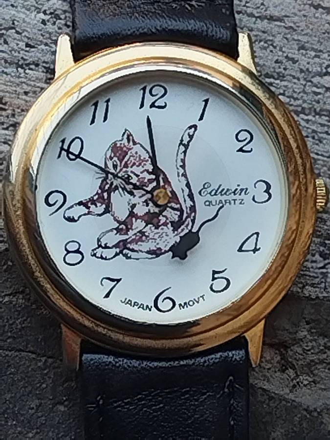 MENS VINTAGE EDWIN GOLD CAT AND MOUSE WATCH IN EXCELLENT WORKING CONDITION