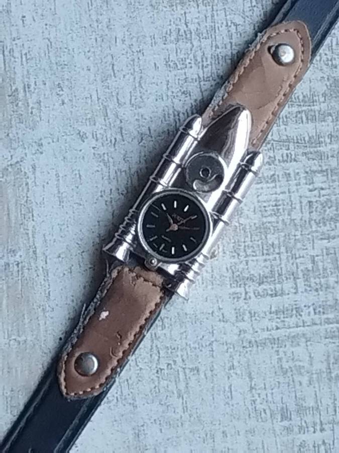 LADIES JUSTIN WATCH IN EXCELLENT WORKING CONDITION