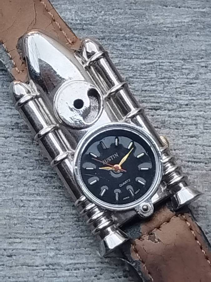 LADIES JUSTIN WATCH IN EXCELLENT WORKING CONDITION