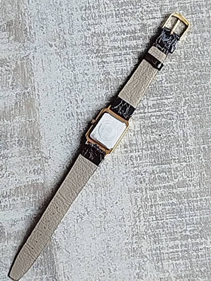 LADIES GOLD LAURIER WATCH IN EXCELLENT WORKING CONDITION